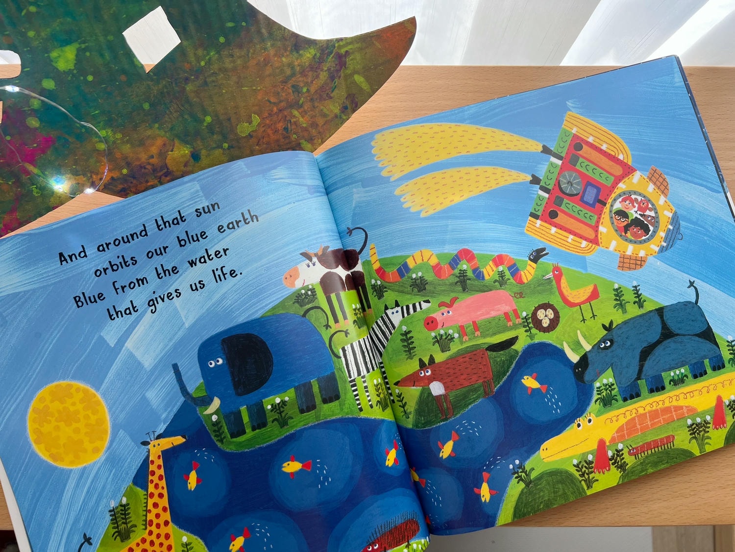 孩子的太空冒險之旅:《Space Song Rocket Ride》有聲書繪本推薦 - 第3張圖