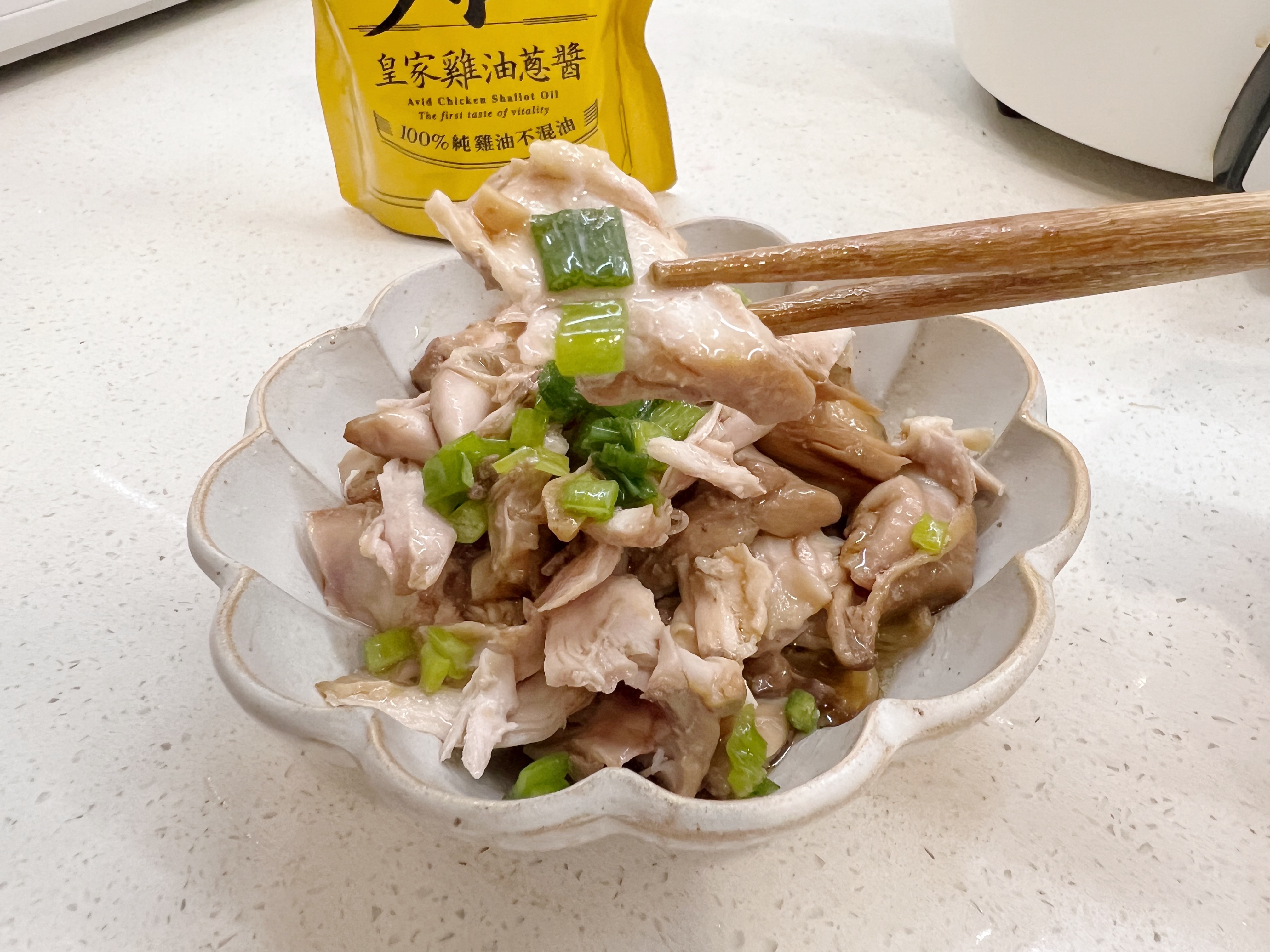 「玄羽滴雞精」廚房三寶:雞油蔥醬、雞農白湯、土雞肉鬆,陪我渡過混亂的育兒期 - 第5張圖 「玄羽滴雞精」廚房三寶:雞油蔥醬、雞農白湯、土雞肉鬆,陪我渡過混亂的育兒期