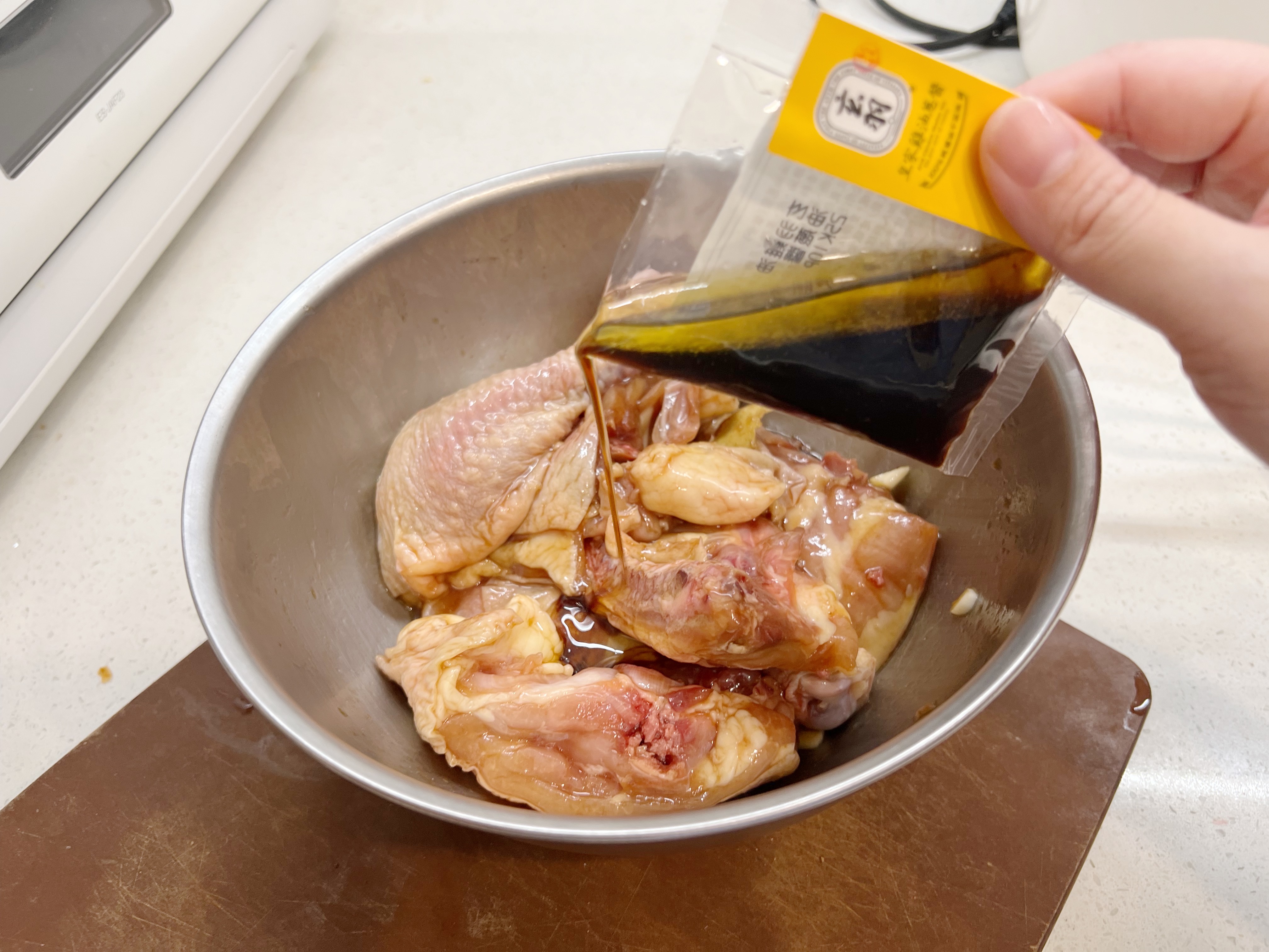 「玄羽滴雞精」廚房三寶:雞油蔥醬、雞農白湯、土雞肉鬆,陪我渡過混亂的育兒期 - 第4張圖 「玄羽滴雞精」廚房三寶:雞油蔥醬、雞農白湯、土雞肉鬆,陪我渡過混亂的育兒期