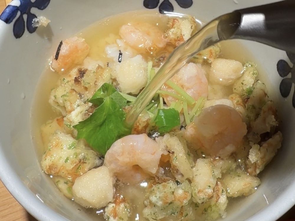 歸途的高湯泡飯：在被惦記的溫熱中，找回自己的名字 #だし茶漬け (Dashi Chazuke)