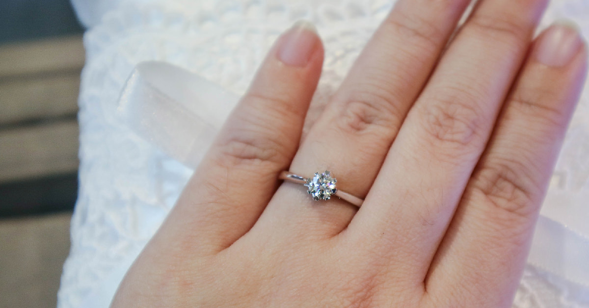 婚戒推薦|新竹大遠百鎮金店 即使是鑽戒也能獨一無二 - 第20張圖 AQAQ工作區域 1-100